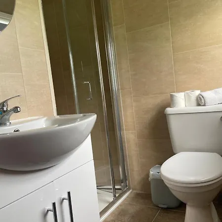 Kingstown House Кашел