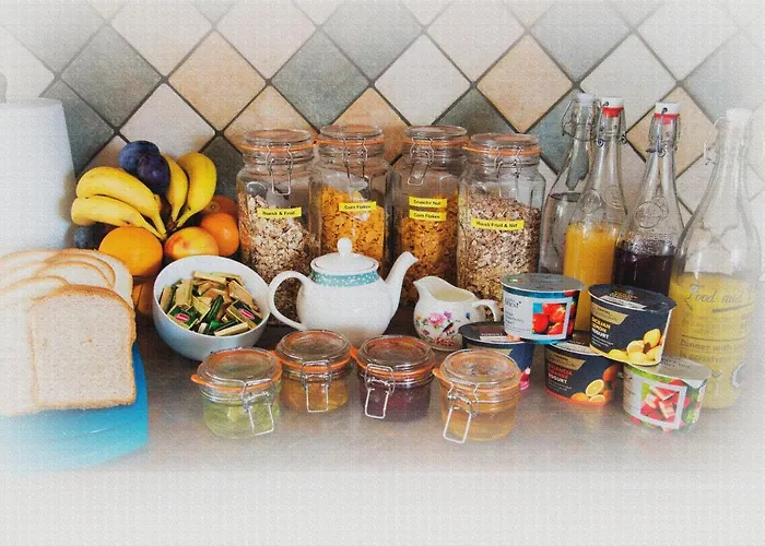 לינה וארוחת בוקר Kingstown House קאשל