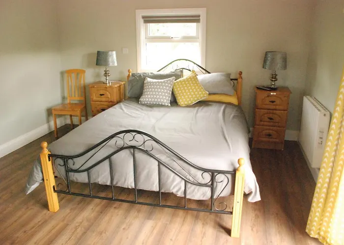 לינה וארוחת בוקר Kingstown House קאשל